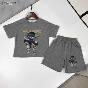 Nieuwe baby tracksuits Summer Boys Set Kids Designer Design Kleding Maat 90-150 cm Astronaut Patroon Afdrukronde Rondhals T-shirt en shorts 24April