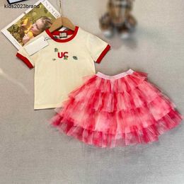 Nieuwe baby tracksuits Summer Girls Dress Suit voor kinderen Designer Kleding Maat 90-160 cm Logo Printing T-shirt en rode kanten cake rok 24APril