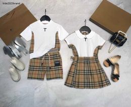 Nouvelles combinaisons de traces pour bébés et sœurs d'été Set Kids Designer Clothes Taille 100-160 cm T-shirt à carreaux jupes imprimées et shorts 24april