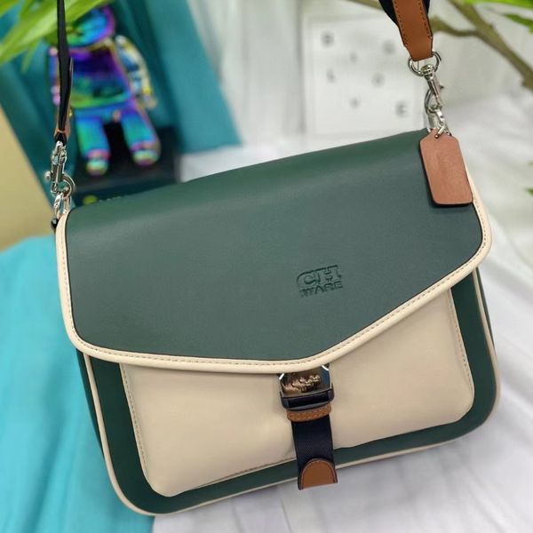 Nuevo tipo de bolso está aquí Bolso de cámara de cuero con diseño en relieve moda versátil gran capacidad viajero damas y hombres billetera bolso promoción bolso de mano para trabajar