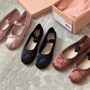 Novos sapatos de balé Miu laço de cetim feminino confortáveis sapatos baixos casuais senhoras e meninas estiramento de férias Mary Jane