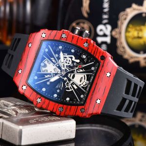Nouveau Barrel Hollow Fashion Business Quartz Diamond Watch pour hommes et femmes montres de luxe pour hommes reloj vente en gros Factory Markdown