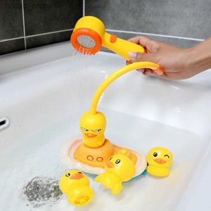 Nouveaux jouets de bain Baby Water Game Pirate Ship Duck Model Model Robinet douche Spray électrique pour les enfants Natation de salle de bain Cadeaux d'enfants Y240416