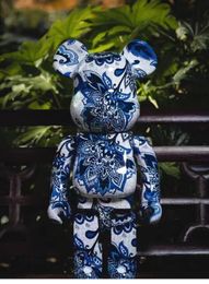 Nieuwe Bearbrick 1000% Exhibition Limited Cowboy Blue and White Porselein gewelddadige bouwstenen dragen Chinese mode woonkamer decoratie 70 cm