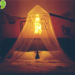 Nouveau lit à baldaquin avec attrape-rêves en plumes blanches à double cercle et 50 LED guirlandes lumineuses moustiquaire dôme à baldaquin rideaux de lit