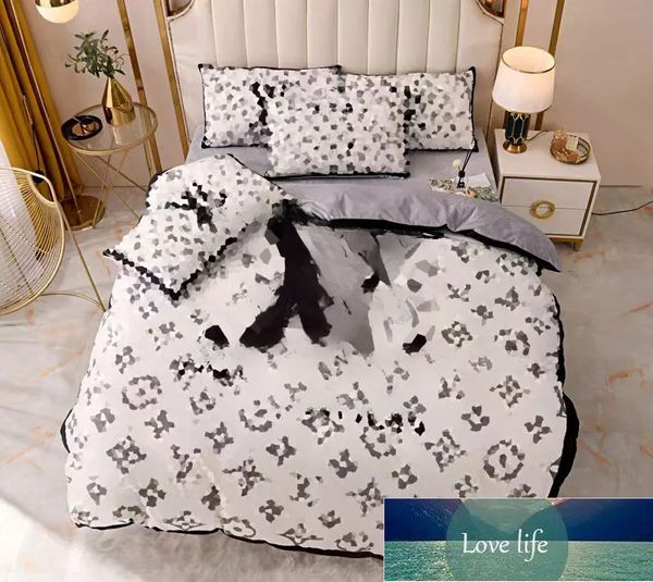 Nouveaux ensembles de literie Luxury Designer Lettre classique Logo Impression de couette couvercle couvercle d'oreiller 4 pièces de coton pur noir rose grand logo ensemble de chambre décoration 1,8m 2m