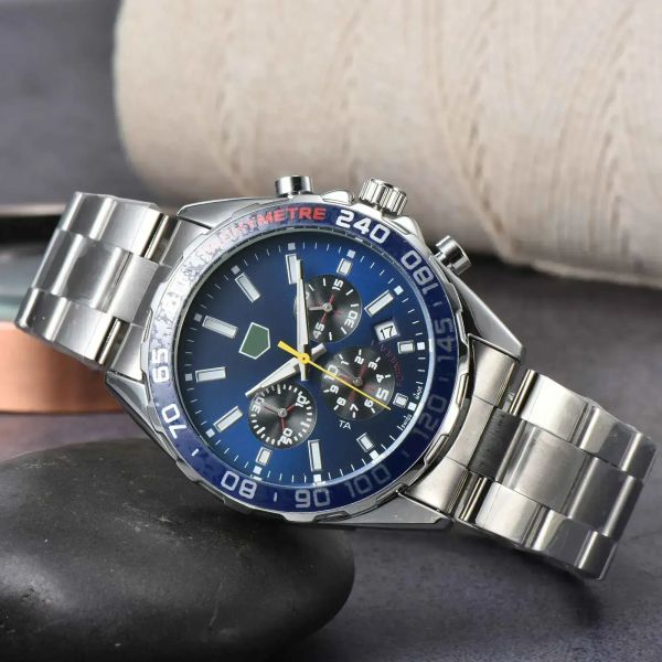 Nouveau prix Hot Tog Formula1 Designer Luxury Luxury High Quality's Tag Watch Quartz Mouvement complet Fonction à trois yeux Chronographe Classic Men Watches P06