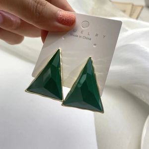 Nouvelle boucles d'oreilles en triangle géométrique exagérée de style nouveau vert noir