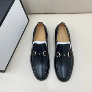 Nieuwe zwarte loafers kwastjes mannen formele schoenen slip-on lente herfst ronde teen heren designer jurk maat 38-45