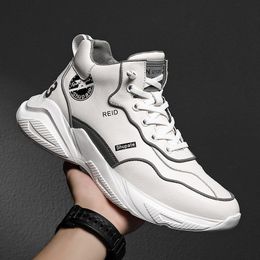 Nouvelles bottes de sport noires en cuir tendance, chaussures de père respirantes et rehaussantes à l'intérieur, petites chaussures blanches A3