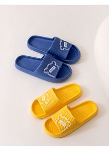 Nouvelles sandales de plage noire pour femmes glisse de nouveaux tongs de couleur pantoufles de haute qualité