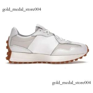 New Blances 530 Chaussures Designer Sneakers Natural Indigo Pink Black Blanc Silver Silver Green Beige Beige Outdoor Nouveau 327S TRAPALER SPORTS 8018 NOUVELLES