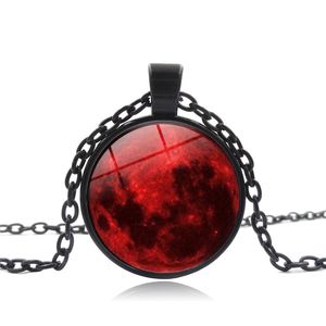 Nieuw Blood Red Moon Hanger Ketting Nebula Astrologie Gotische Galaxy Outer Space Mens Womens Glas Cabochon Sieraden Geschenken Y0301