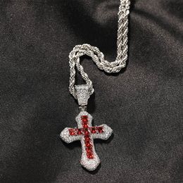 Nouveau collier de croix de zircon bleu Hop Hop Fashion Industrie lourde Colliers de pendentif diamant incorporant la chaîne de pull polyvalente chaînes torsadées