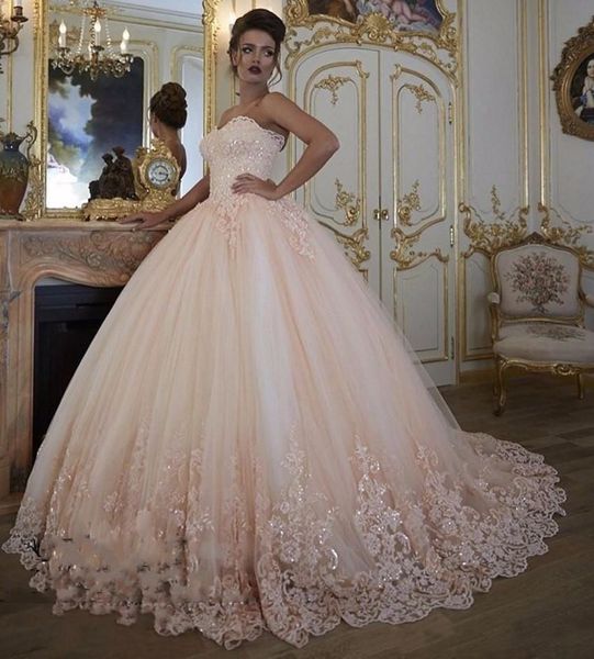 Nouvelle blush rose quinceanera robes de robe de bal de balayage appliques en dentelle en dentelle cristal sweet 16 sweep plus taille de fête de fête de fête de soirée