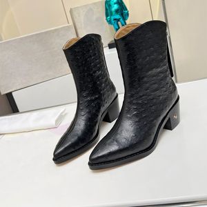Nouvelles bottes créatrices de botte de cheville pour femmes Bottes longues chaussures classiques mode hiver en cuir bottes à talon grossier chaussures