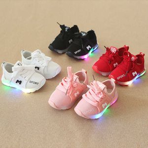 Neue Jungen Mädchen Kinder Leuchtende Schuhe Jungen Mädchen Sportschuhe Baby Blinkende LED-Leuchten Mode Turnschuhe Kleinkind Sportschuhe G1025