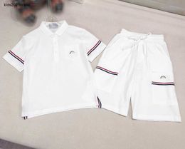 Nieuwe jongens POLO shirt set kinderkleding baby trainingspakken Maat 100-150 CM Minimalistisch wit ontwerp Korte mouwen en korte broek 24Mar