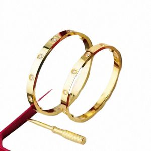 nouvelle marque classique designer bracelet bracelet de mode européenne couple bracelet de manchette pour femmes de haute qualité 316L bracelet en acier titane bijoux ornements S3D1 #