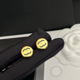 Nueva marca clásica Letras dobles C Pendiente del perno prisionero Moda S925 Pendiente de diseñador de plata Pendientes de acero inoxidable chapados en oro de 18 quilates de lujo europeo para joyería de mujer