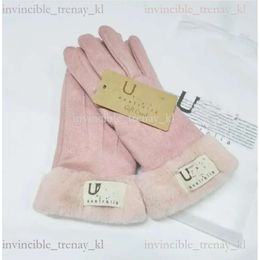 Nouvelle marque Design Faux Fur Style Ugglove de haute qualité pour femmes hiver extérieure chaude cinq doigts artificiels en cuir uggg gants en gros 111