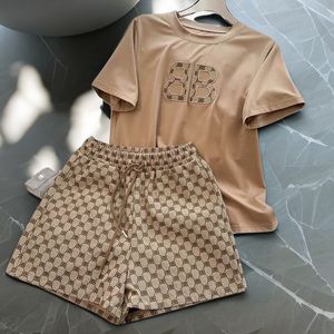 Survêtement de marque de nouvelle marque pour femme, ensemble deux pièces ample à manches courtes, t-shirt et short de rue pour fille brodé de la lettre B sur la décoration de la poitrine avec élastique