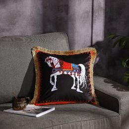 Nieuw merk European Luxury Velvet Tassel Pillowcase Horse Wriji Dubbele zijkanten Druk luxueuze kussenafdekking Ultra zachte bankkussens