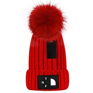 Nouvelle marque lettre bonnet casquette hommes femmes designer chapeaux de seau nouvelle mode femmes dames chaud hiver bonnet grande fausse fourrure Bobble chapeau casquettes extérieures C-5