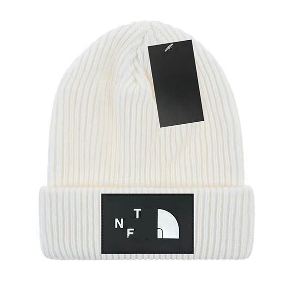 Nouvelle marque lettre bonnet casquette hommes femmes designer chapeaux de seau nouvelle mode femmes dames chaud hiver bonnet grande fausse fourrure Bobble chapeau casquettes extérieures C-18