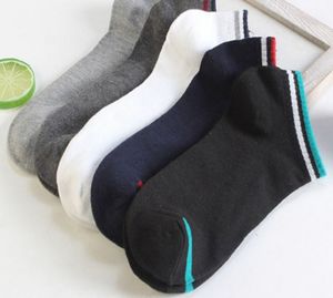 Nouveaux hommes design créatif chaussette extérieure mens Sexy tendance coton chaussettes pour cadeau livraison directe