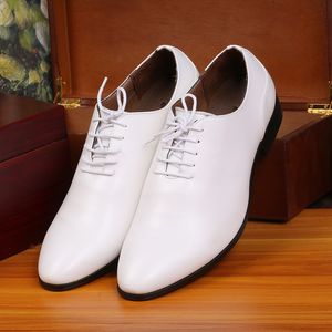 Nieuwe Britse heren vat omhoog wit puntige leerschoenen Authentieke trendy kapselleren schoenen trouwschoenen