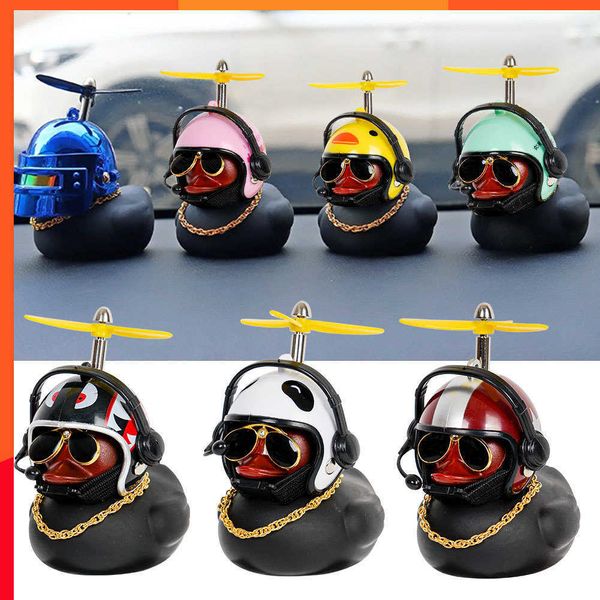 Nouveau Canard En Caoutchouc Vent Cassé avec Écouteur Casque Pendentif Noir Canard Vélo De Route Moteur Casque Équitation Vélo Accessoires De Voiture Décoration