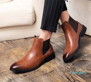 Nieuwe bruine Chelsea-laarzen voor heren, zwarte zakelijke handgemaakte korte herenlaarzen, instap-enkellaarzen met ronde neus