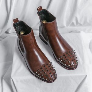 Nuevo remache marrón Boots Chelsea para hombres Toe redondeado Slip-on Punk Handmade Men Botas de tobillo Envío gratis Bottes Pour Hommes