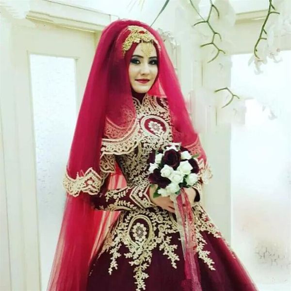 Nuevos vestidos de novia musulmanes de Borgoña con mangas largas Vestidos de baile de boda africanos con apliques dorados Hijab Arabia Saudita Nupcial Dre268u