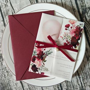 Nueva invitación de boda translúcida con estampado personalizado de color burdeos con cinta de diamantes de imitación y sobre de perlas, envoltura de vitela DIY para quinceañera