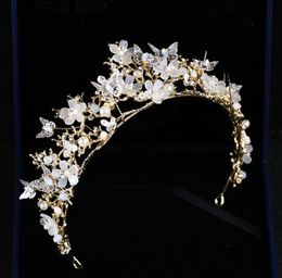 Nieuwe Vlinders Bloem Bruid Hoofddeksels Kristallen Kroon Gouden Barokke Tiara's Bruiloft Accessoires Sieraden Verjaardag Legering Bruidshaar P3744580