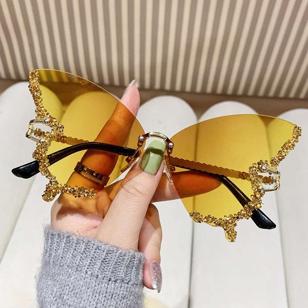 Nuevas gafas de sol sin marco con incrustaciones de diamantes en forma de mariposa para mujer, gafas de sol personalizadas a la moda, exageradas, malla roja y