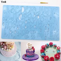 Nieuwe Cake Tool Acryl Kapitaal / Alfabet / Nummer Reliëf Cutter Mold Letter Cake / Cookie Cutter Stempel Fondant Cake Decorating Tools 210225