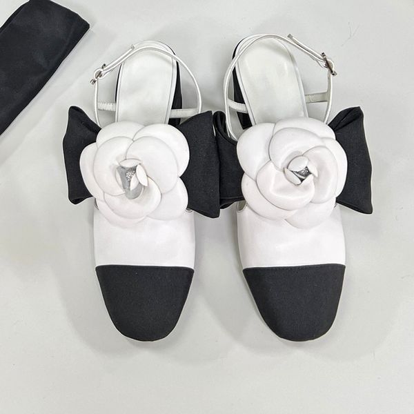 Nouvelles sandales à nœud camélia avec pantoufles supérieures en peau de mouton, petite doublure confortable en peau de mouton pour semelle extérieure classique en cuir véritable et chaussures à talons plats