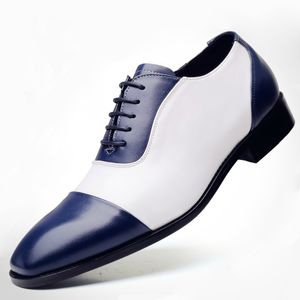 Nouveau Cap-toe Wingtip Oxford PU Cuir Hommes Chaussures Habillées Plus La Taille 38-48 Hommes Chaussures Blanc Bleu Noir Brogue Hommes Appartements Mocassins