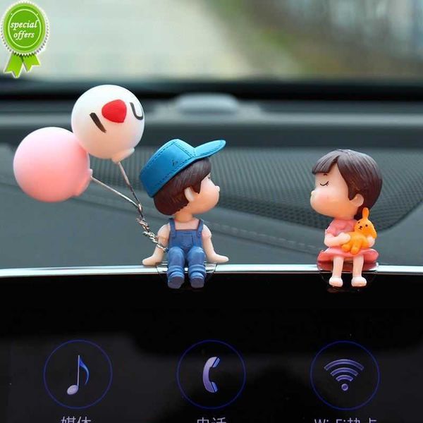 Nuevos accesorios para coche, bonitas figuras de acción para parejas de dibujos animados, figuritas, adorno de globo, salpicadero Interior de coche para niñas, regalos