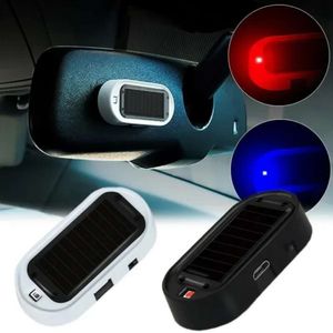 Nieuwe autobeveiligingslamp Draadloos alarm op zonne-energie Antidiefstalwaarschuwing LED-imitatielamp Knipperende waarschuwing Auto gesimuleerde lichten