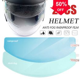 NIEUWE AUTO CAR Universele helm Duidelijke regendichte film Anti-Fog Film Helmet Lens Nano Coating Sticker Motorfiets Rainy Safety Driving Accessoires