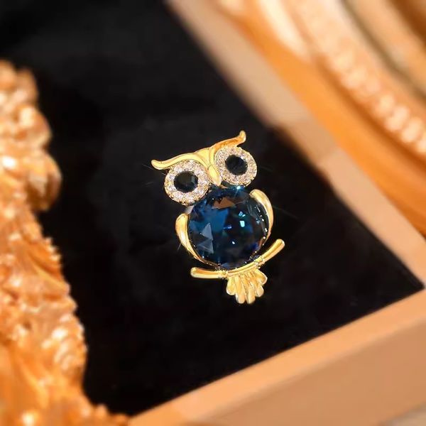 Nouveau dessin animé Owl Mini Brooch Electroplated Micro Inlaid Zircon Collar Pin Anti Slip Buckle Clothing Accessoires