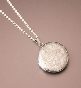 Nouveaux conceptions de fleurs sculptées Round Po Frame Pendant Collier en acier inoxydable Charmes Colliers de médaillon Femme Men Mémorial Fashion Je6494961