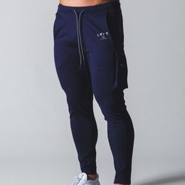 Nouveau pantalon de jogging décontracté hommes Sport pantalons de survêtement en cours d'exécution pantalons de gymnastique hommes Joggers survêtement lettres imprimé pantalon ajusté musculation Trou284Z