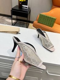 Nieuwe Cat Heel Mesh Slippers Dames Fashion Outwear Beach Flats comfortabele lengte Sandalen en slippers 35-43