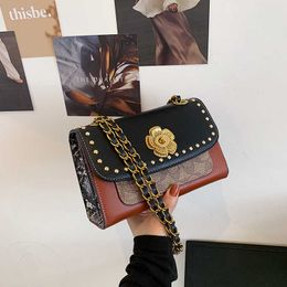 Borsa Msenger a spalla singola da donna New Chain Borsa sottobraccio con rivetti I negozi di borse hanno uno sconto del 95% sulla vendita all'ingrosso