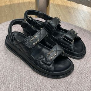 New Channel Femmes Luxe Femmes Appartements Diapositives Été Dames Chaussures matelassées papa sable noir cuir Velcro sandales de plage avec semelle en cuir 35-41